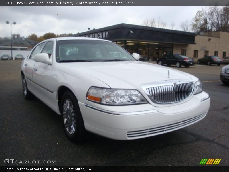 Vibrant White / Medium Light Stone 2010 Lincoln Town Car Signature Limited