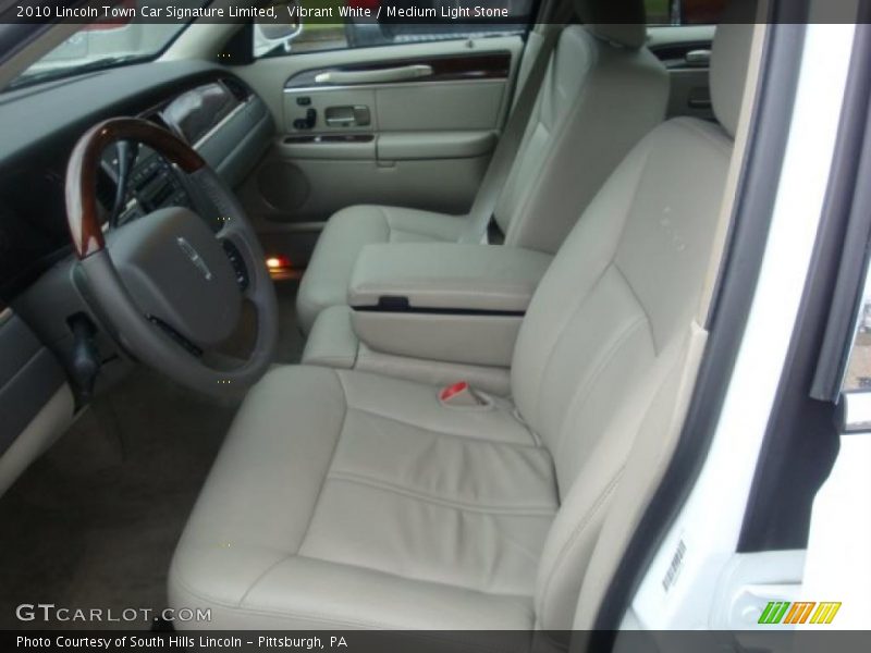 Vibrant White / Medium Light Stone 2010 Lincoln Town Car Signature Limited