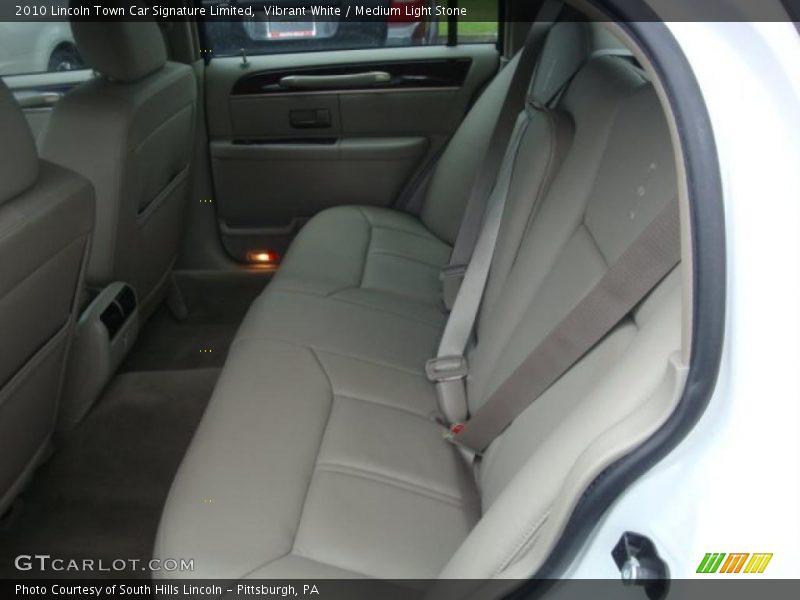 Vibrant White / Medium Light Stone 2010 Lincoln Town Car Signature Limited