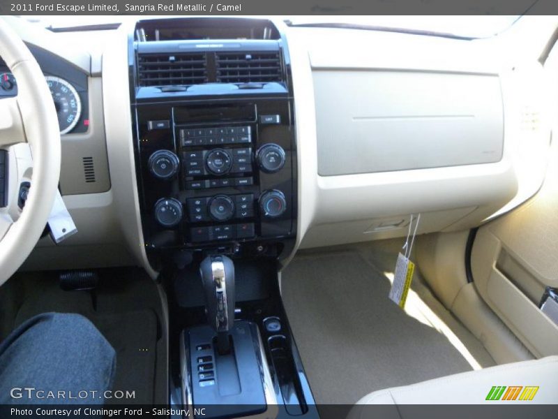 Dashboard of 2011 Escape Limited