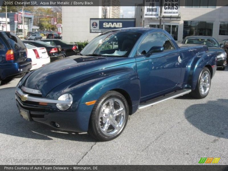 Front 3/4 View of 2005 SSR 