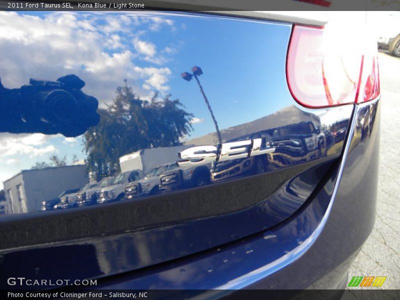  2011 Taurus SEL Logo