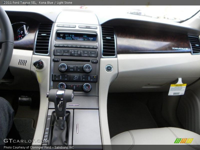 Dashboard of 2011 Taurus SEL