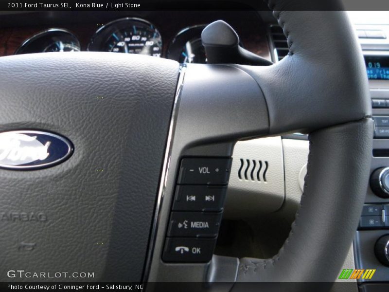 Controls of 2011 Taurus SEL