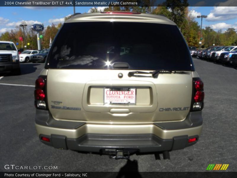 Sandstone Metallic / Light Cashmere 2004 Chevrolet TrailBlazer EXT LT 4x4