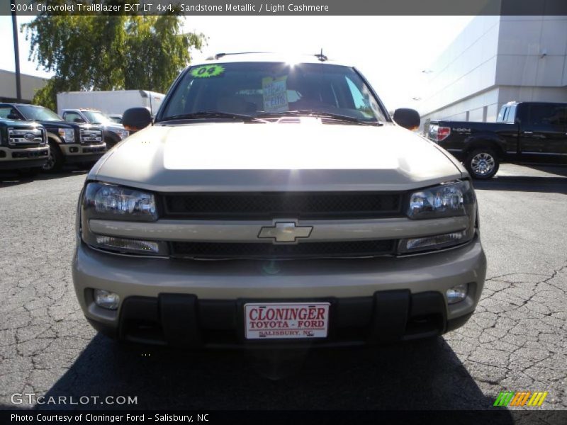 Sandstone Metallic / Light Cashmere 2004 Chevrolet TrailBlazer EXT LT 4x4