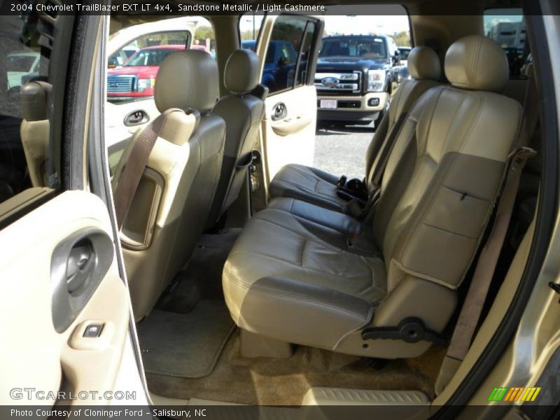 Sandstone Metallic / Light Cashmere 2004 Chevrolet TrailBlazer EXT LT 4x4