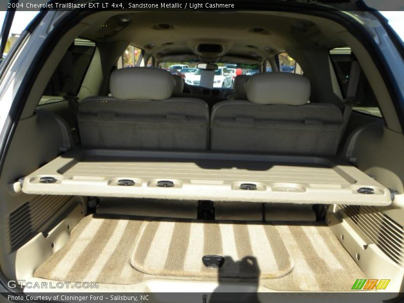Sandstone Metallic / Light Cashmere 2004 Chevrolet TrailBlazer EXT LT 4x4