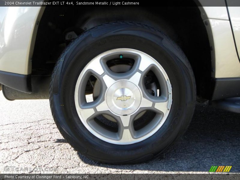 Sandstone Metallic / Light Cashmere 2004 Chevrolet TrailBlazer EXT LT 4x4