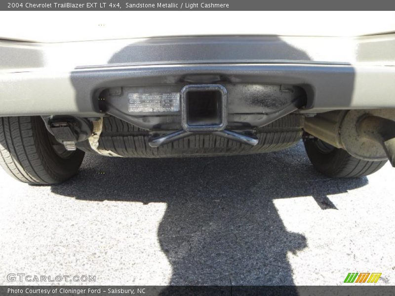 Sandstone Metallic / Light Cashmere 2004 Chevrolet TrailBlazer EXT LT 4x4