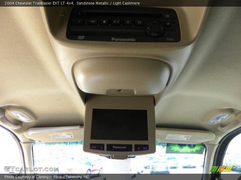 Sandstone Metallic / Light Cashmere 2004 Chevrolet TrailBlazer EXT LT 4x4