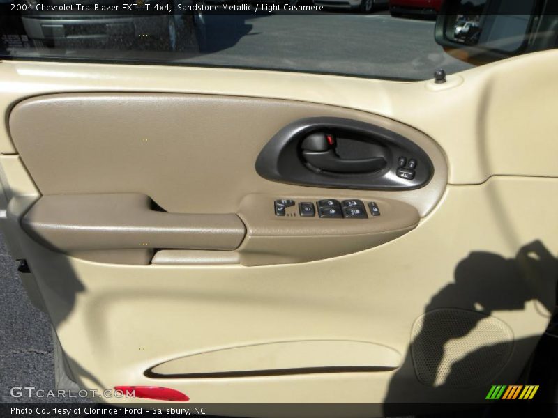Sandstone Metallic / Light Cashmere 2004 Chevrolet TrailBlazer EXT LT 4x4