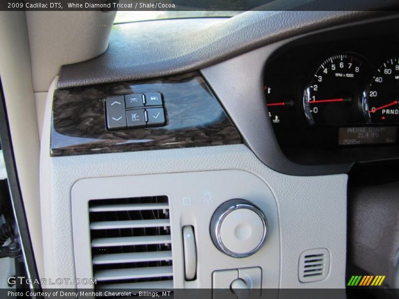 White Diamond Tricoat / Shale/Cocoa 2009 Cadillac DTS