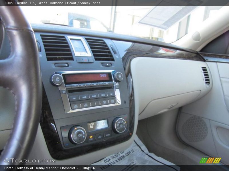 White Diamond Tricoat / Shale/Cocoa 2009 Cadillac DTS