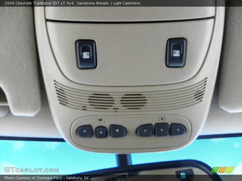 Sandstone Metallic / Light Cashmere 2004 Chevrolet TrailBlazer EXT LT 4x4