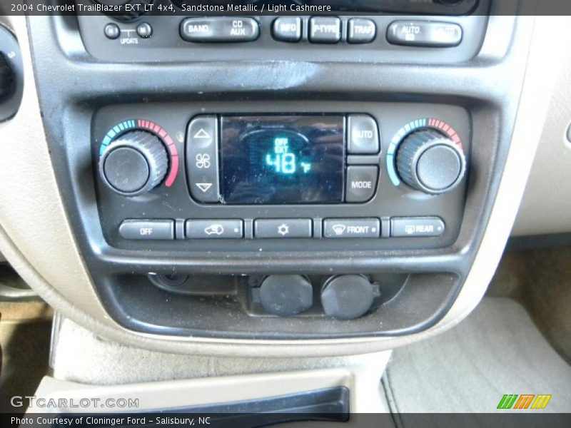 Sandstone Metallic / Light Cashmere 2004 Chevrolet TrailBlazer EXT LT 4x4