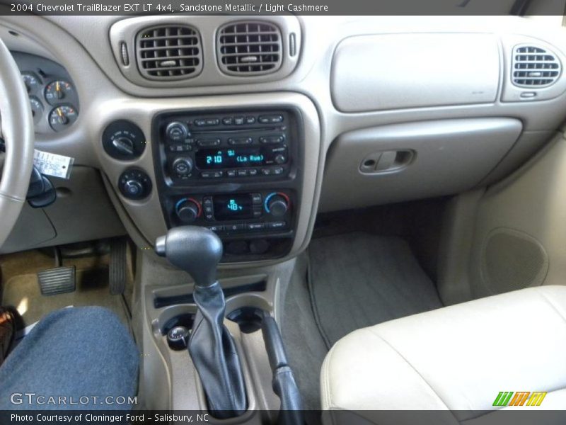 Sandstone Metallic / Light Cashmere 2004 Chevrolet TrailBlazer EXT LT 4x4