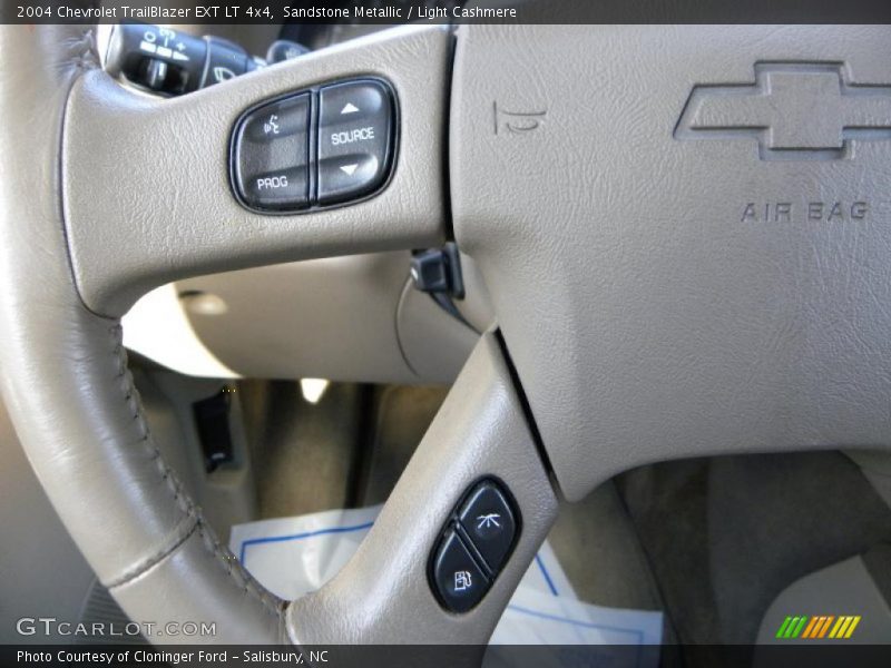 Sandstone Metallic / Light Cashmere 2004 Chevrolet TrailBlazer EXT LT 4x4