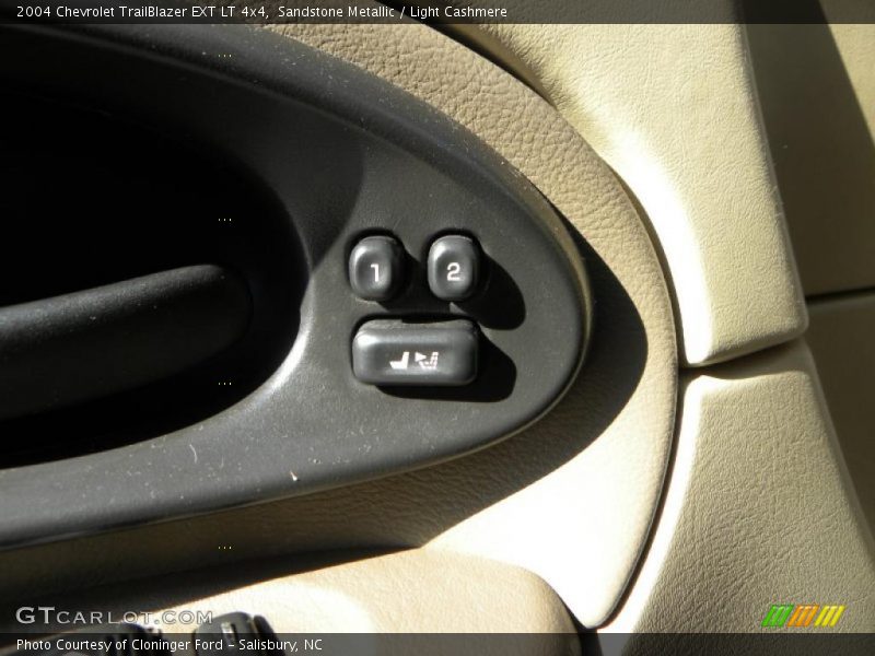 Sandstone Metallic / Light Cashmere 2004 Chevrolet TrailBlazer EXT LT 4x4