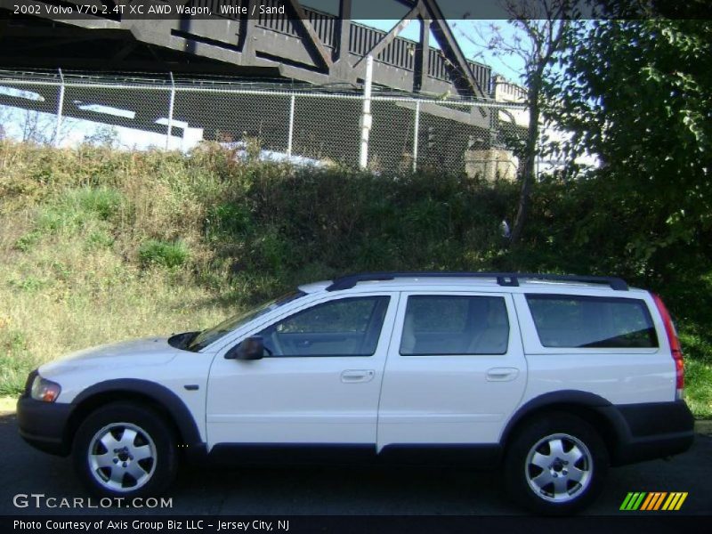 White / Sand 2002 Volvo V70 2.4T XC AWD Wagon