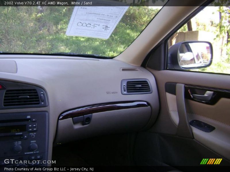 White / Sand 2002 Volvo V70 2.4T XC AWD Wagon