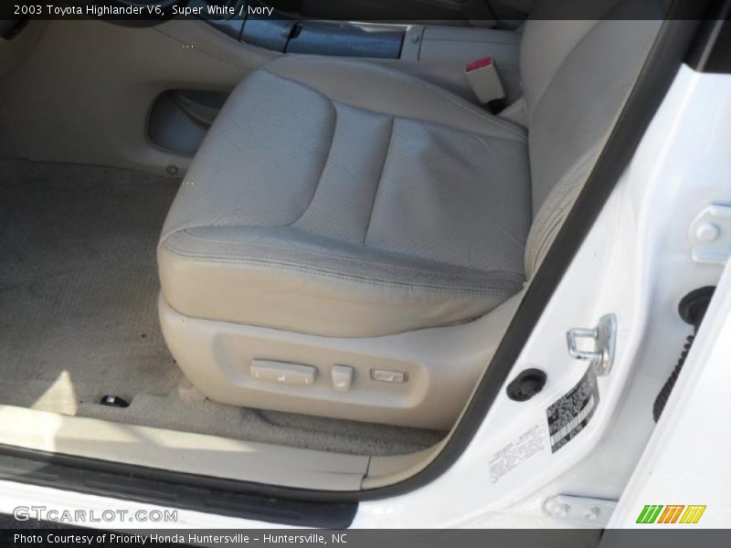 Super White / Ivory 2003 Toyota Highlander V6