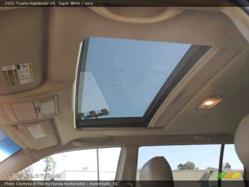 Super White / Ivory 2003 Toyota Highlander V6