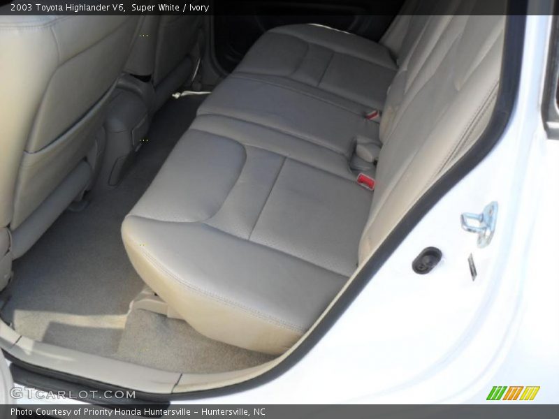 Super White / Ivory 2003 Toyota Highlander V6
