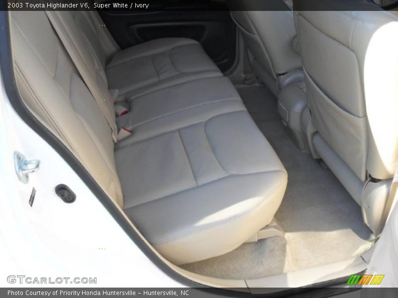 Super White / Ivory 2003 Toyota Highlander V6