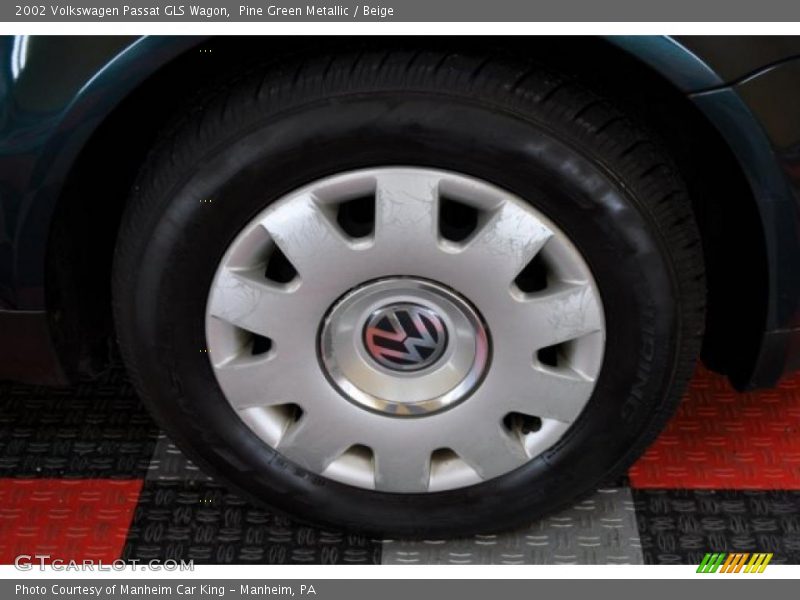 Pine Green Metallic / Beige 2002 Volkswagen Passat GLS Wagon