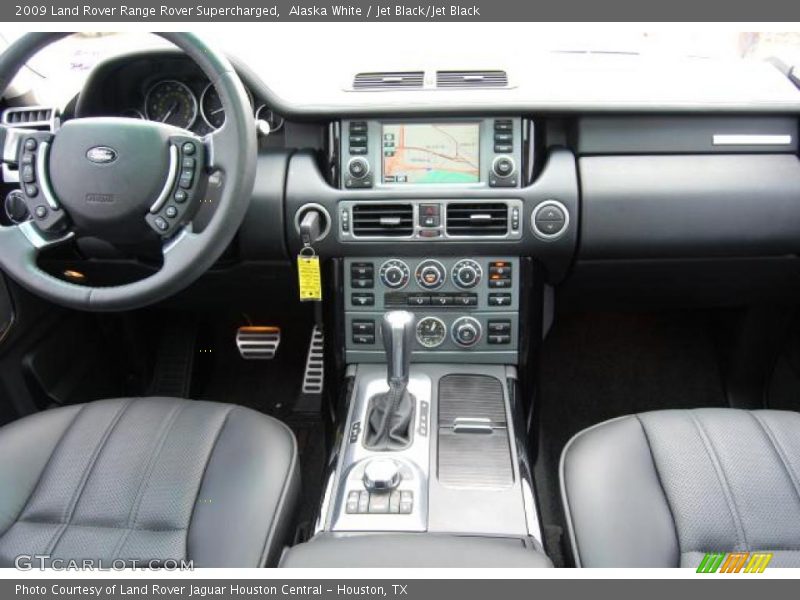 Dashboard of 2009 Range Rover Supercharged