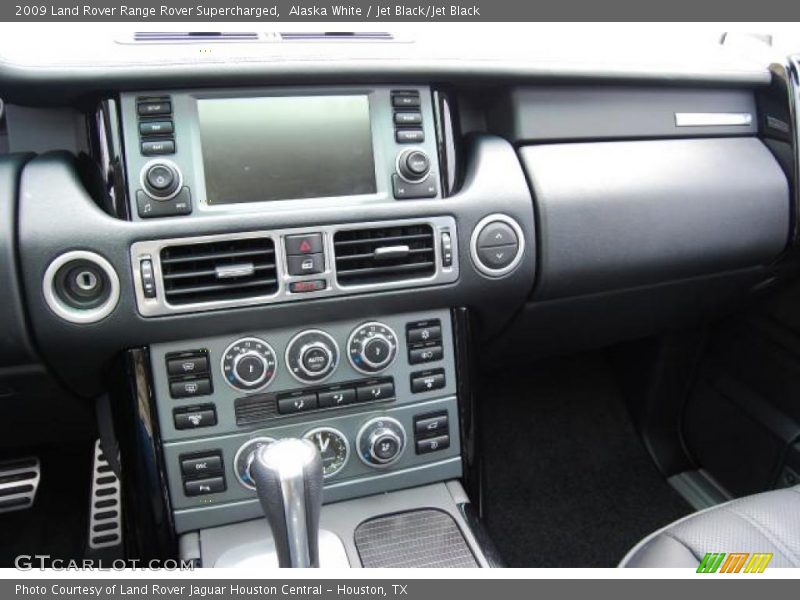 Dashboard of 2009 Range Rover Supercharged