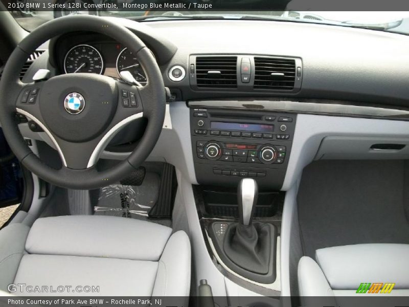 Dashboard of 2010 1 Series 128i Convertible