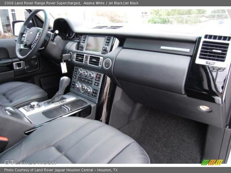 Dashboard of 2009 Range Rover Supercharged