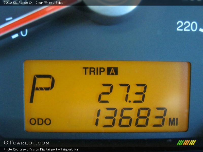 Clear White / Beige 2010 Kia Rondo LX