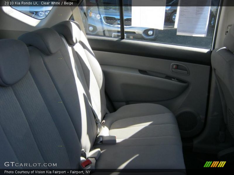 Clear White / Beige 2010 Kia Rondo LX