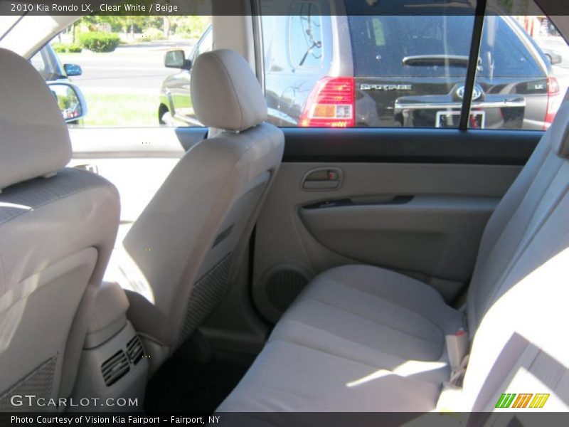 Clear White / Beige 2010 Kia Rondo LX