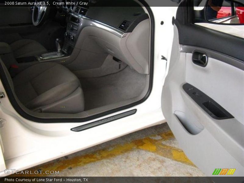 Cream White / Gray 2008 Saturn Aura XE 3.5