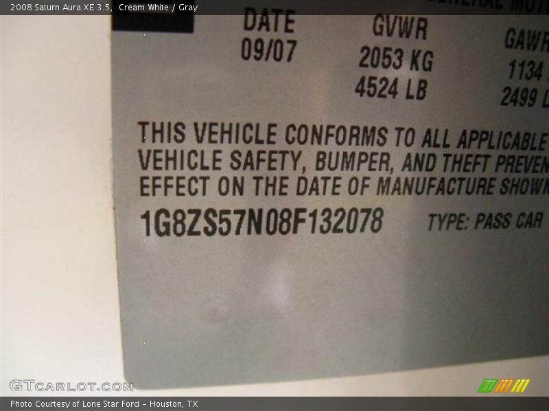 Cream White / Gray 2008 Saturn Aura XE 3.5