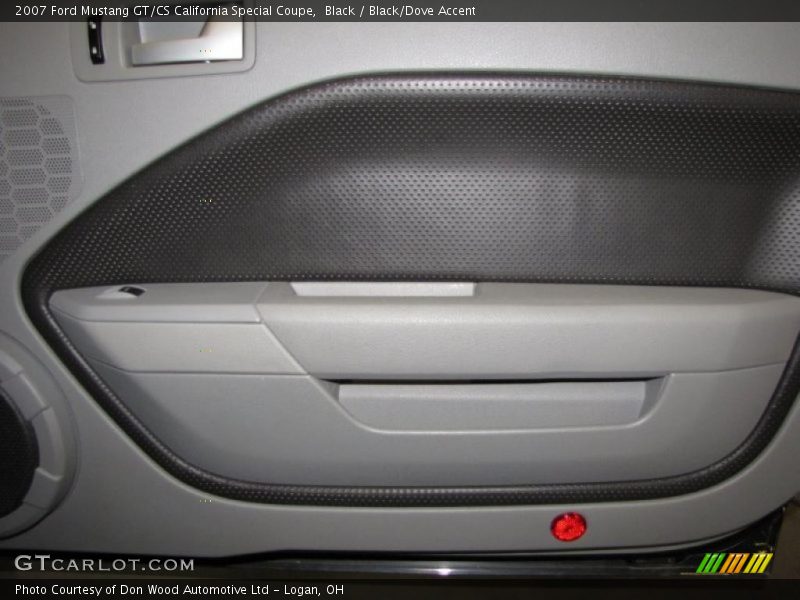 Door Panel of 2007 Mustang GT/CS California Special Coupe