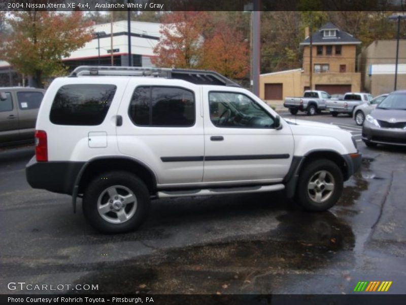 Avalanche White / Gray 2004 Nissan Xterra XE 4x4