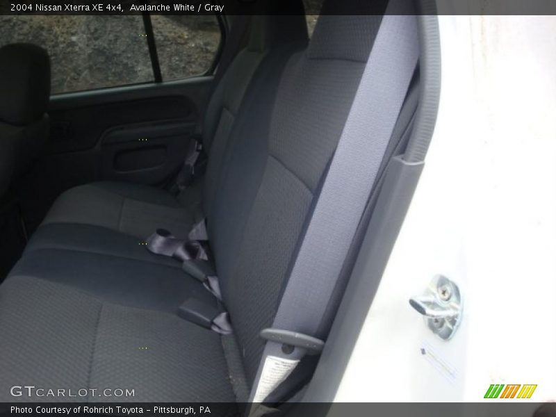 Avalanche White / Gray 2004 Nissan Xterra XE 4x4