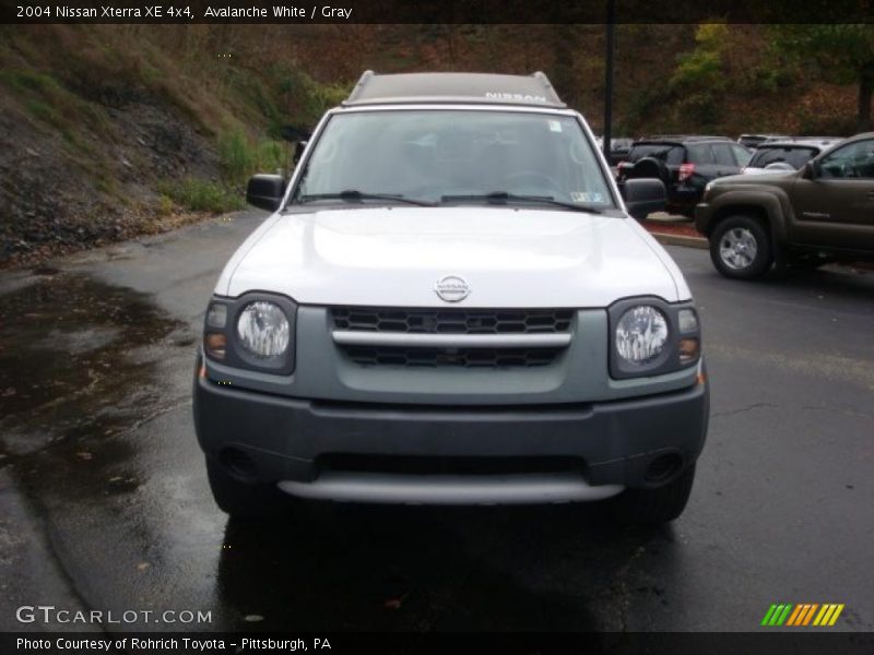 Avalanche White / Gray 2004 Nissan Xterra XE 4x4