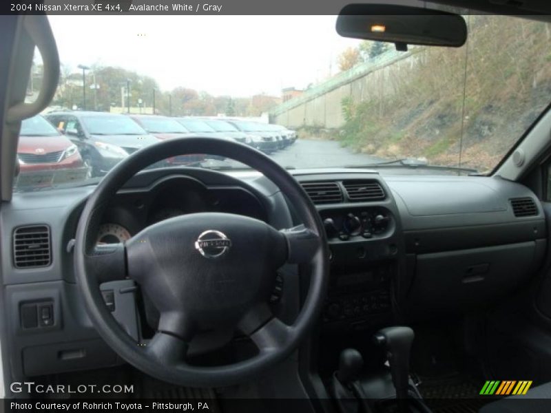 Avalanche White / Gray 2004 Nissan Xterra XE 4x4