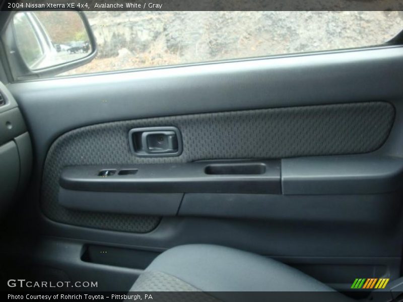 Avalanche White / Gray 2004 Nissan Xterra XE 4x4
