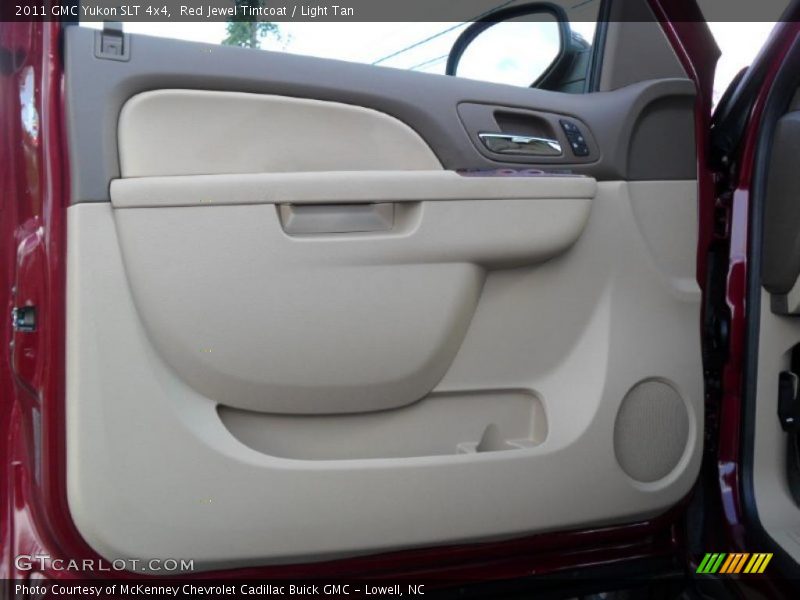 Door Panel of 2011 Yukon SLT 4x4