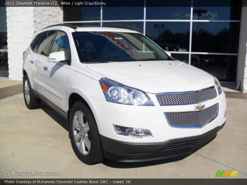 Front 3/4 View of 2011 Traverse LTZ