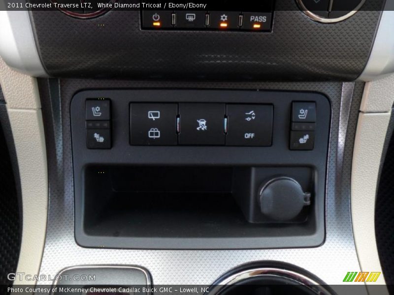 White Diamond Tricoat / Ebony/Ebony 2011 Chevrolet Traverse LTZ