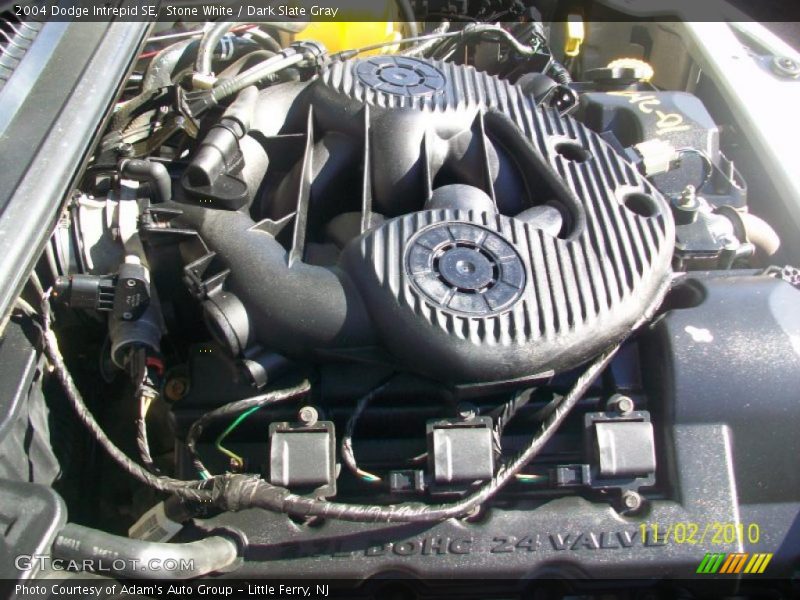 Stone White / Dark Slate Gray 2004 Dodge Intrepid SE