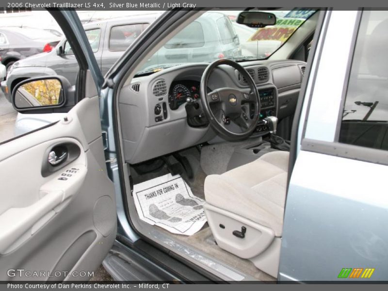  2006 TrailBlazer LS 4x4 Light Gray Interior